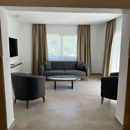 Hotel Pine Bay Club (Adults Only) Karavas  ภายนอก รูปภาพ