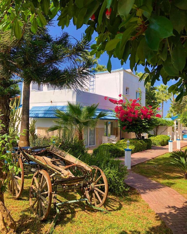 Hotel Pine Bay Club & Cakistes Breakfast Restaurant Next To Popular Kervansaray Beach (Adults Only) ไคริเนีย ภายนอก รูปภาพ