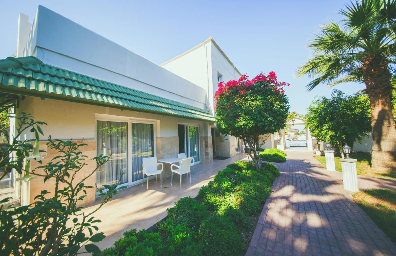 Hotel Pine Bay Club (Adults Only) Karavas  ภายนอก รูปภาพ