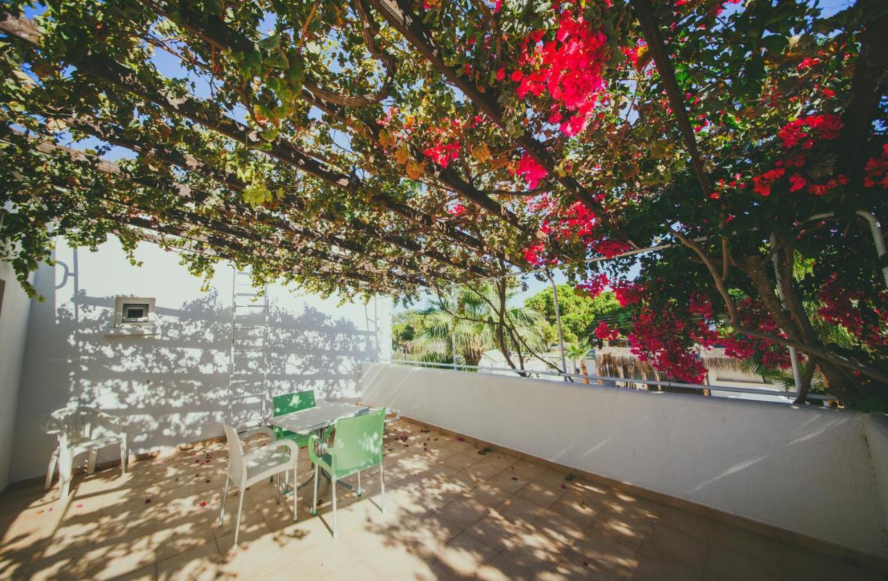 Hotel Pine Bay Club (Adults Only) Karavas  ภายนอก รูปภาพ