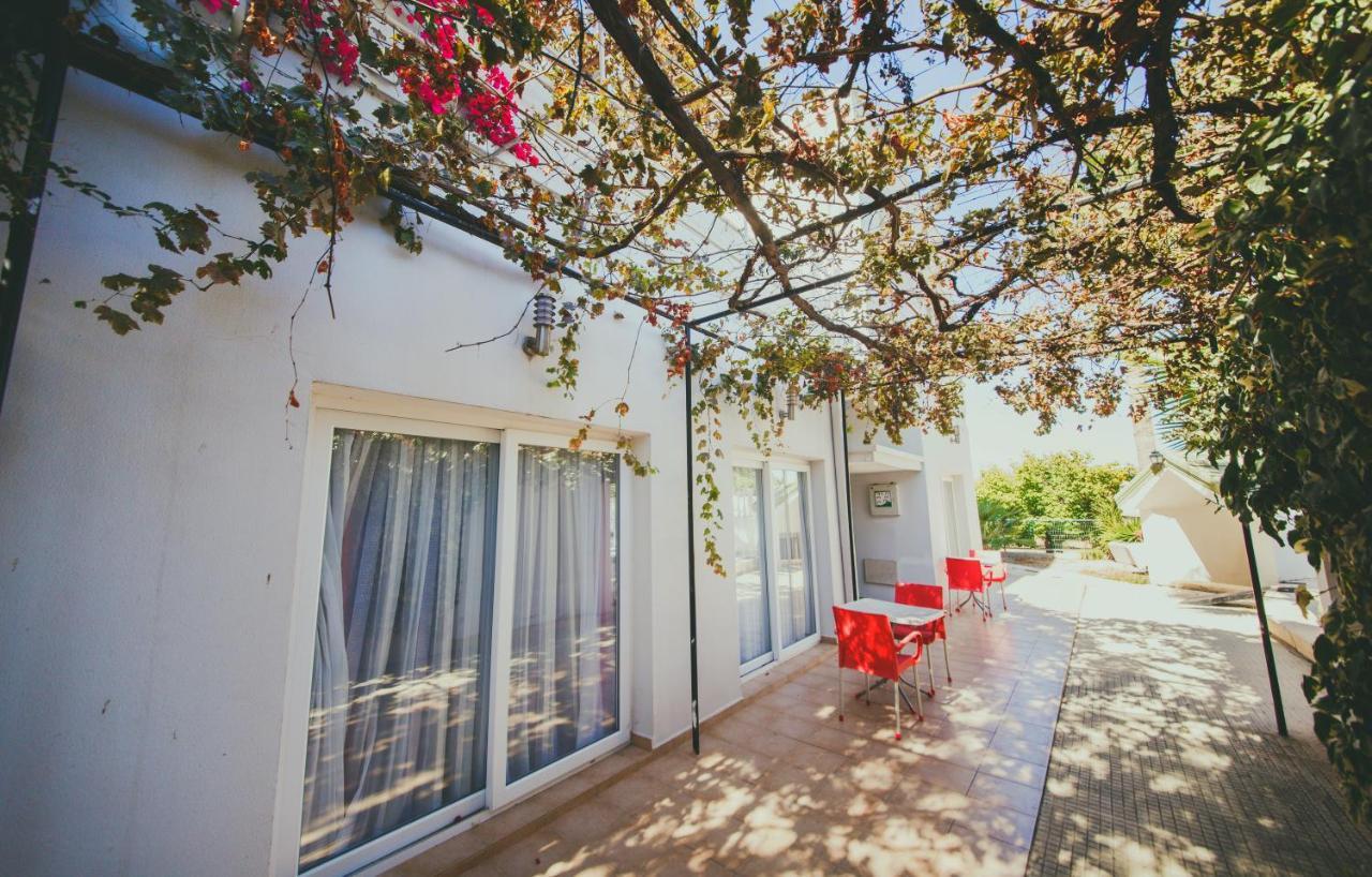 Hotel Pine Bay Club (Adults Only) Karavas  ภายนอก รูปภาพ