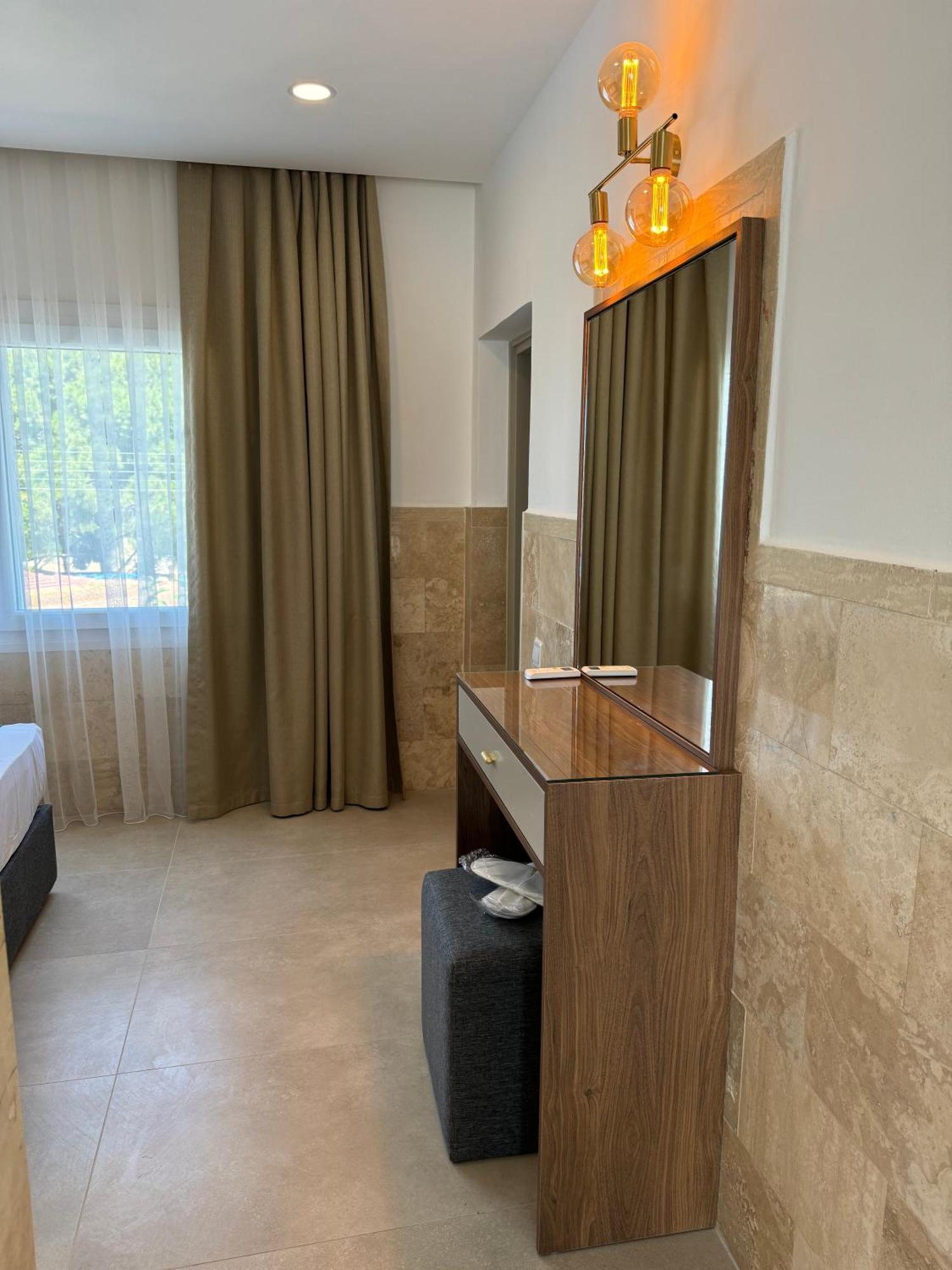 Hotel Pine Bay Club (Adults Only) Karavas  ห้อง รูปภาพ