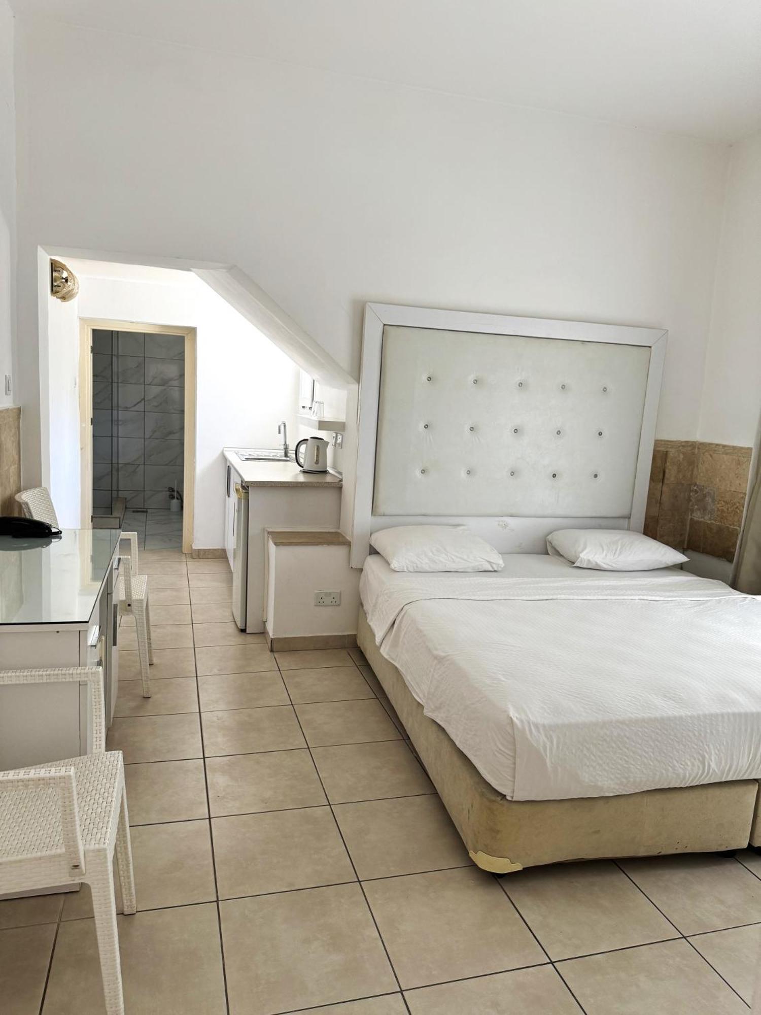 Hotel Pine Bay Club (Adults Only) Karavas  ห้อง รูปภาพ