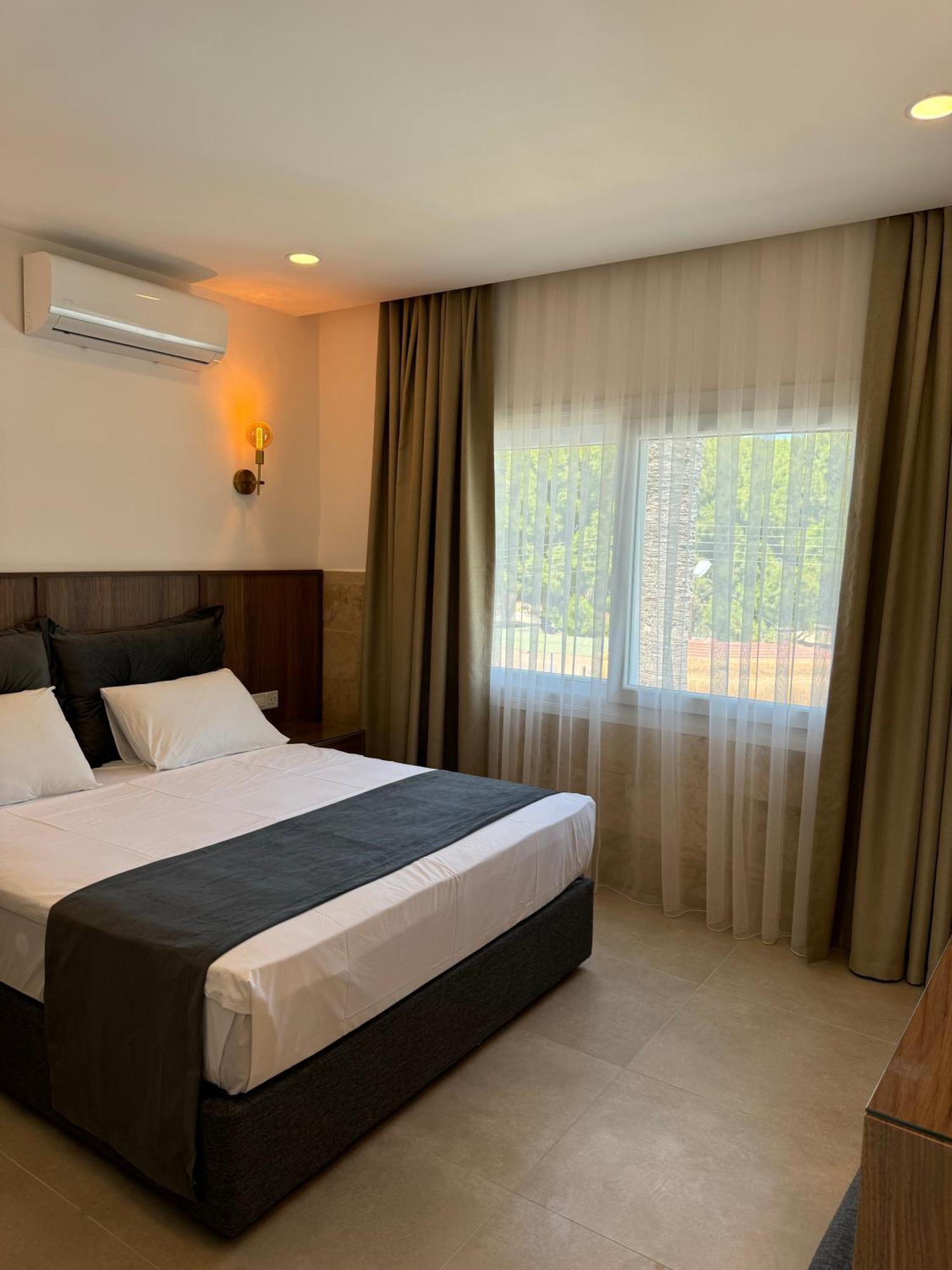 Hotel Pine Bay Club (Adults Only) Karavas  ภายนอก รูปภาพ