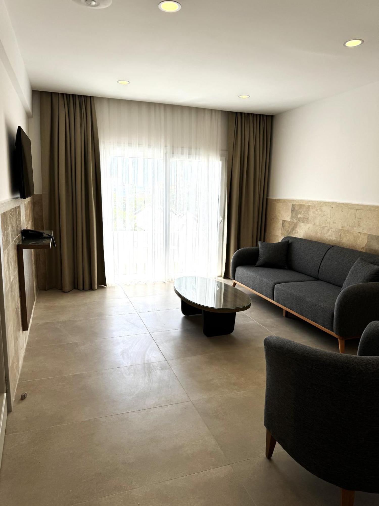 Hotel Pine Bay Club (Adults Only) Karavas  ห้อง รูปภาพ