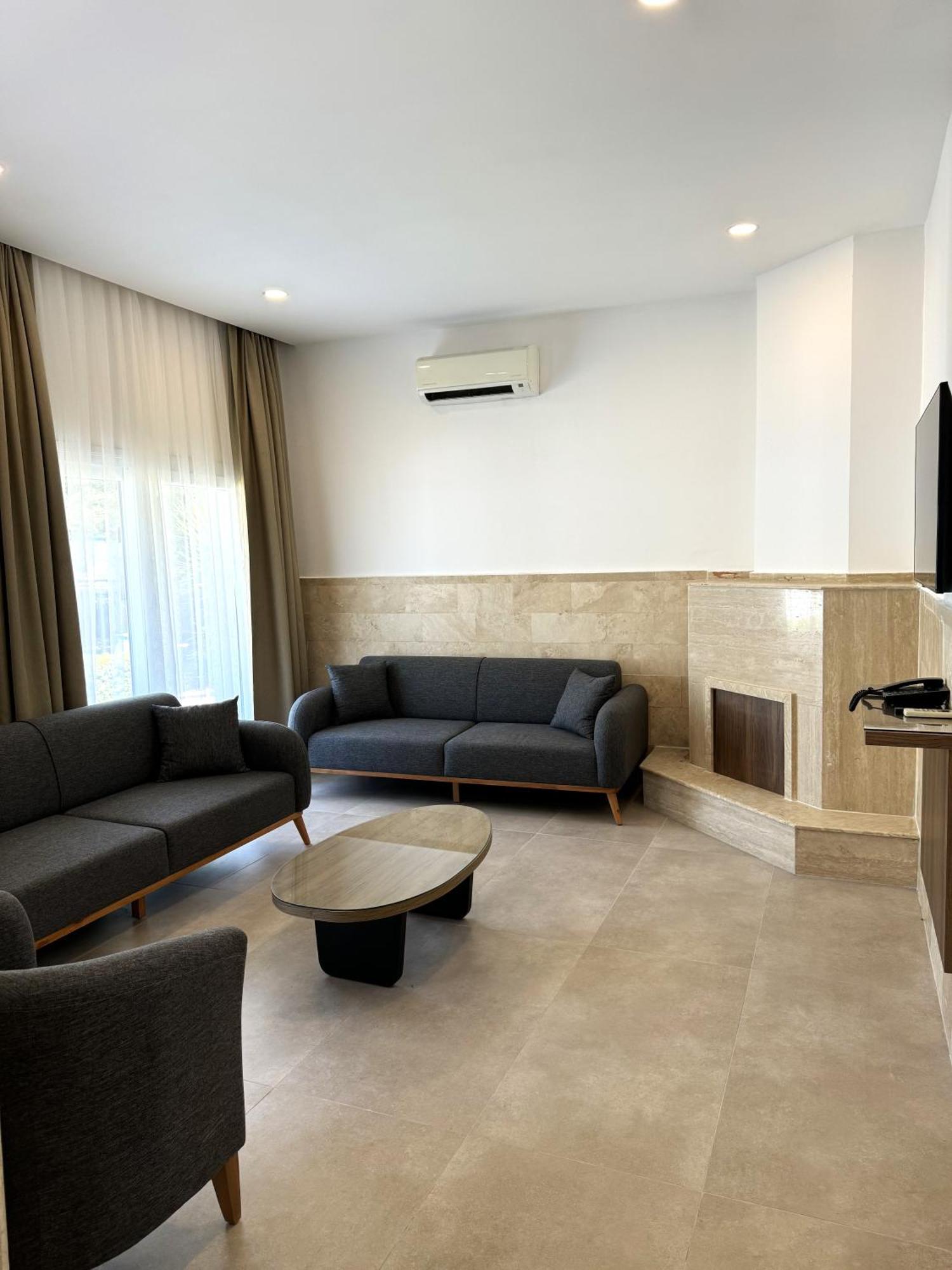 Hotel Pine Bay Club (Adults Only) Karavas  ภายนอก รูปภาพ