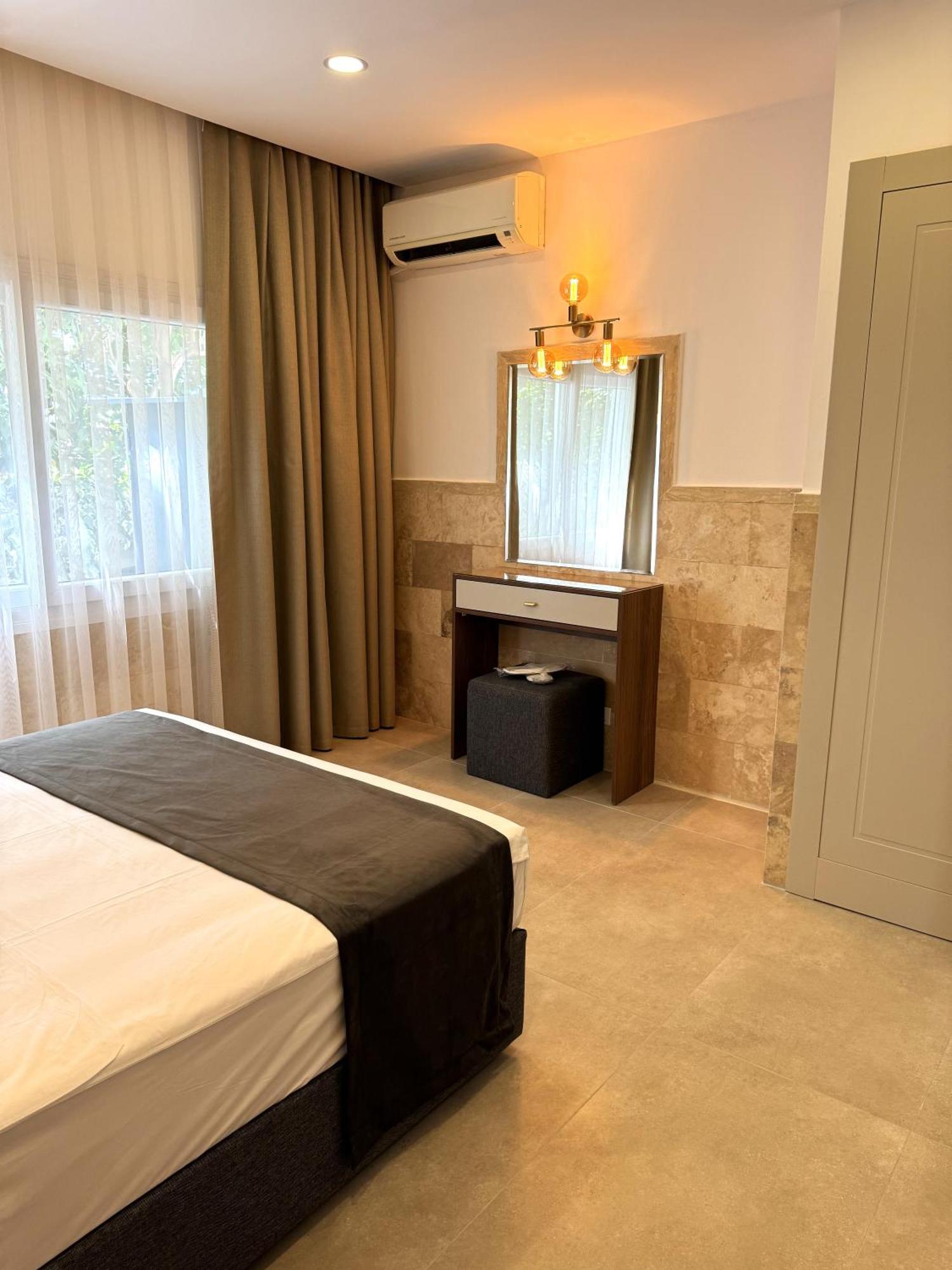 Hotel Pine Bay Club (Adults Only) Karavas  ภายนอก รูปภาพ